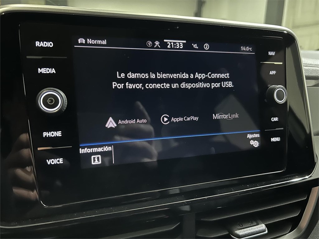 Foto 10 VW T ROC R-LINE